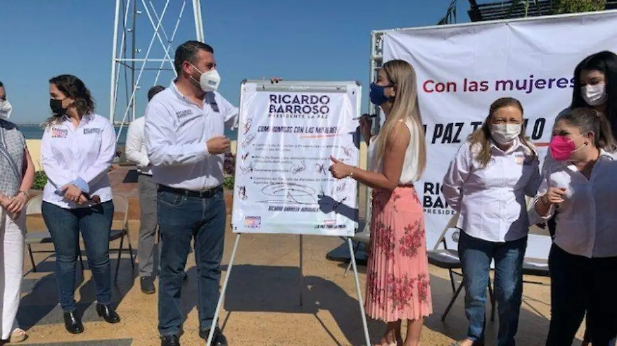 Ricardo Barroso durante campaña en La Paz