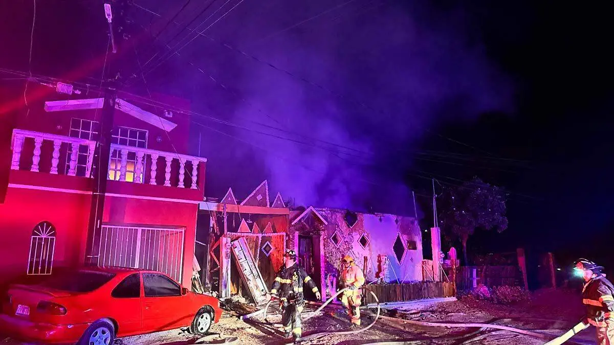 Incendio consume vivienda de la colonia Francisco Villa, en La Paz