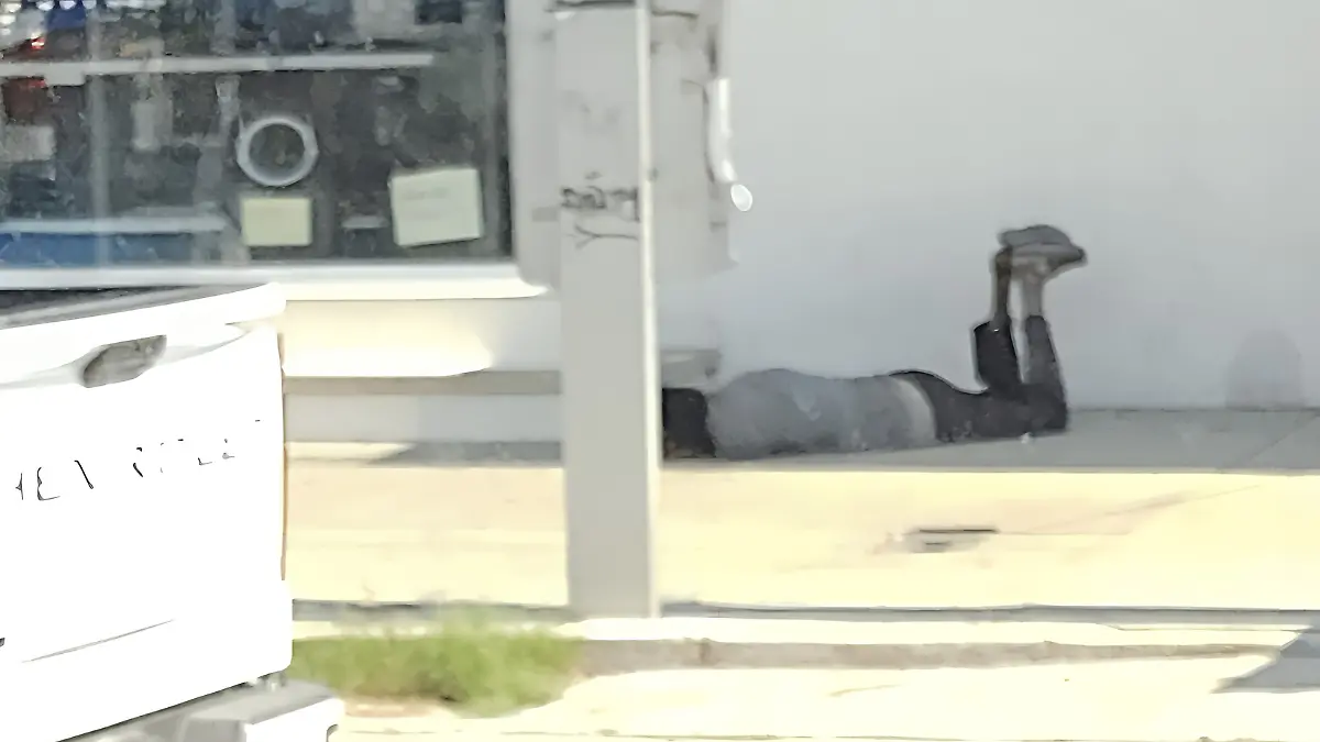 Indigentes y migrantes deambulan por las calles