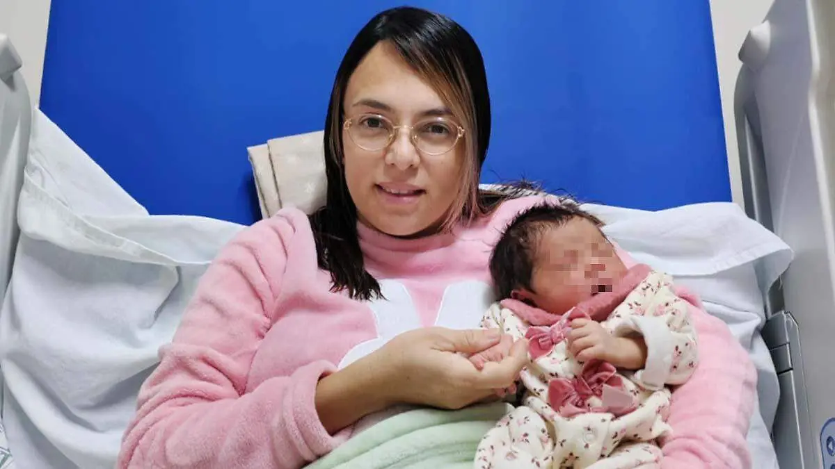 Conoce la historia de la madre que trajo al mundo a una de las primeras bebés de 2025