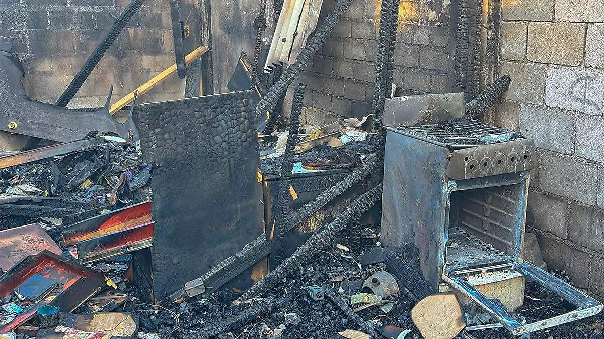 la estufa se mantiene en pie, pero dañada