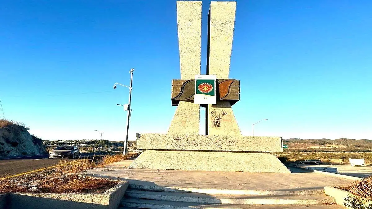 monumento solidaridad abandonado