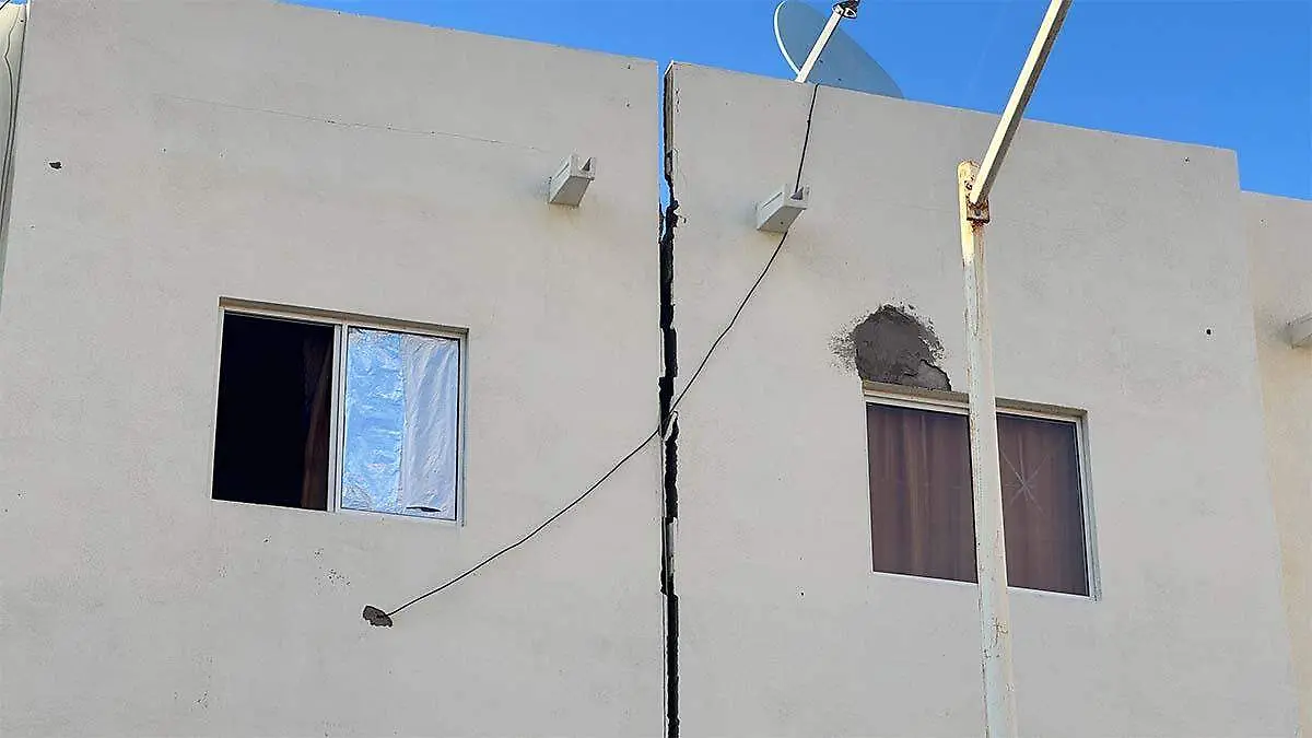 grieta en edificio de Valle del Mezquite.