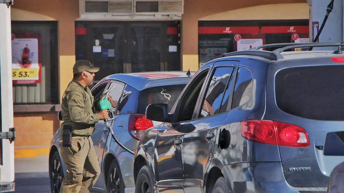 fila gasolinera en la paz