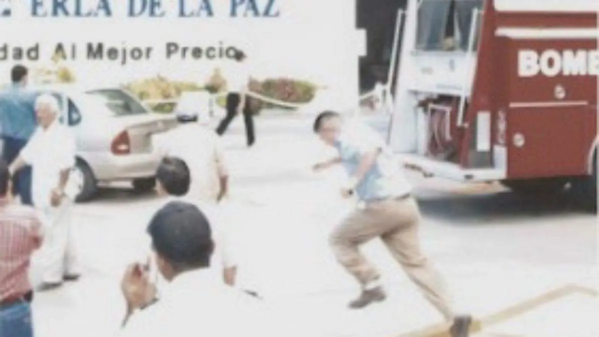 bomberos en incendio de la perla de la paz