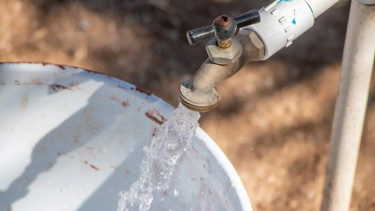 tandeo de agua en la paz