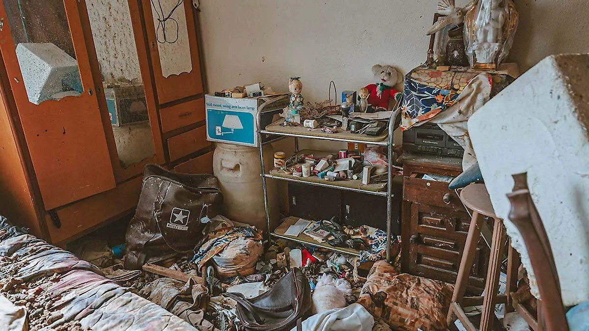 cuarto con acumulamiento de objetos