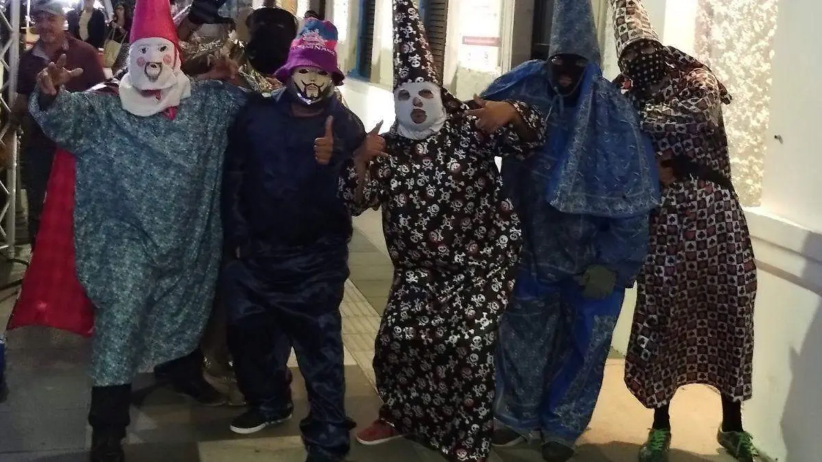 quema del malhumor en el carnaval de la paz