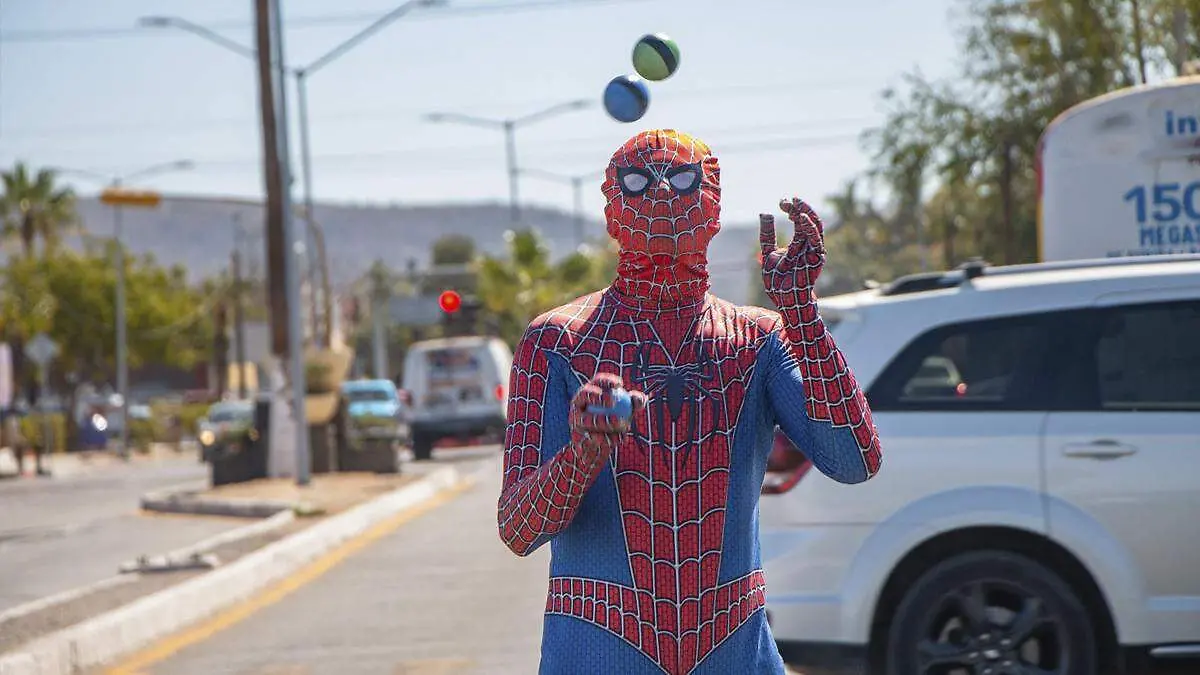 spiderman semaforo malabares al aire