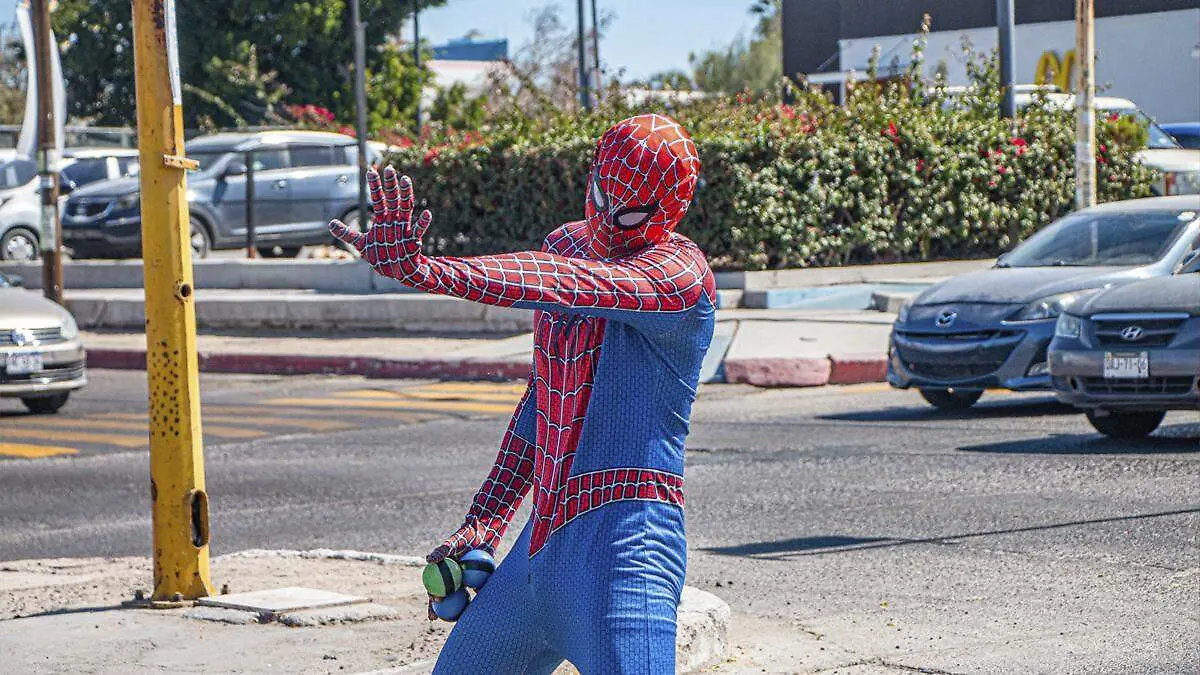 spiderman semaforo la paz