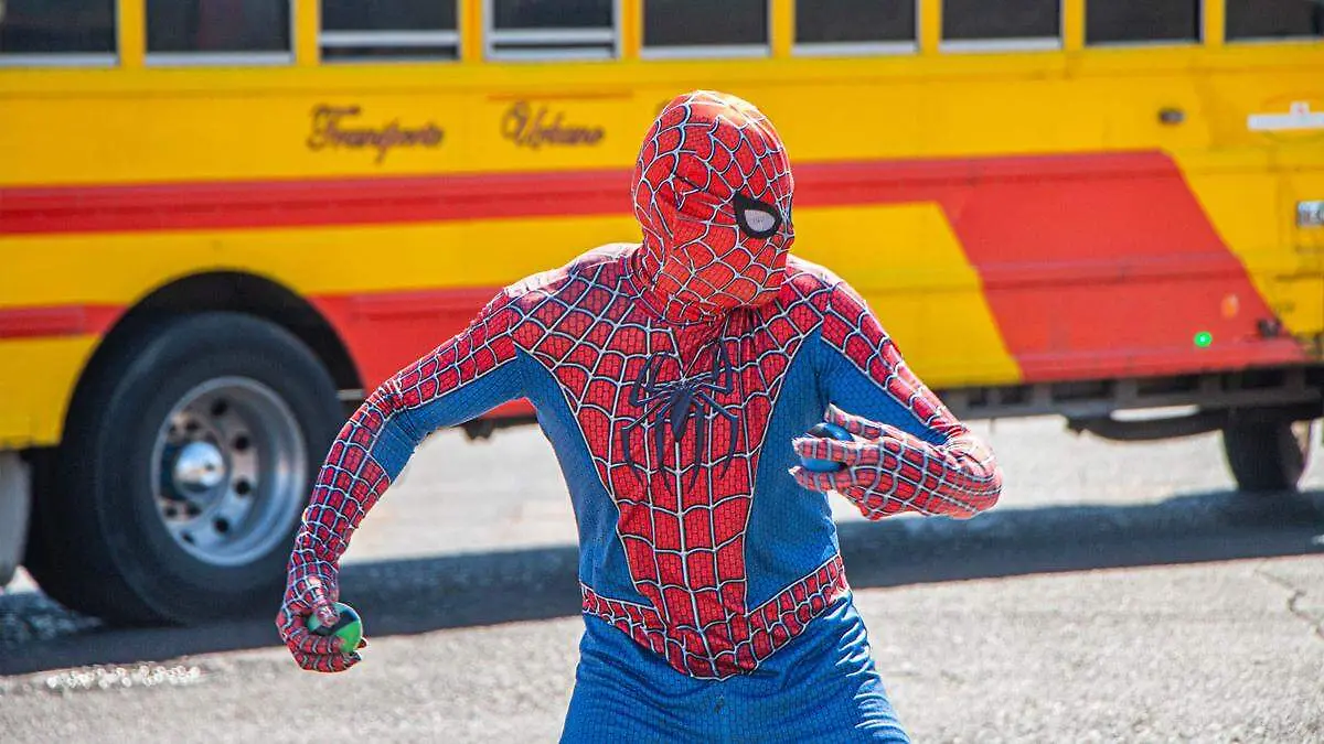 spiderman semaforo la paz pesero