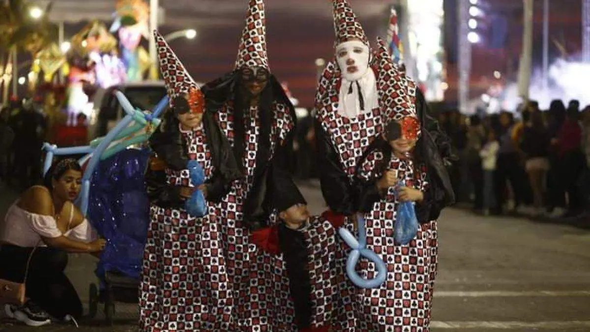 las mascaritas del carnaval son una tradicion
