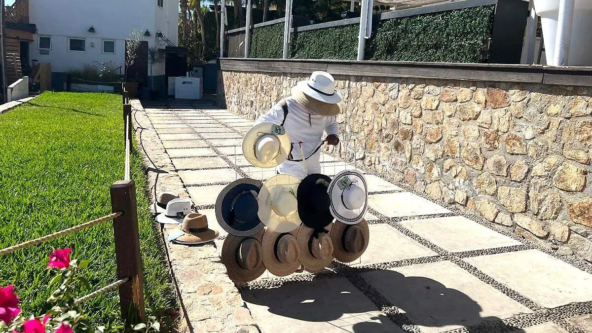 Denuncian competencia desleal en el comercio de playas en Los Cabos