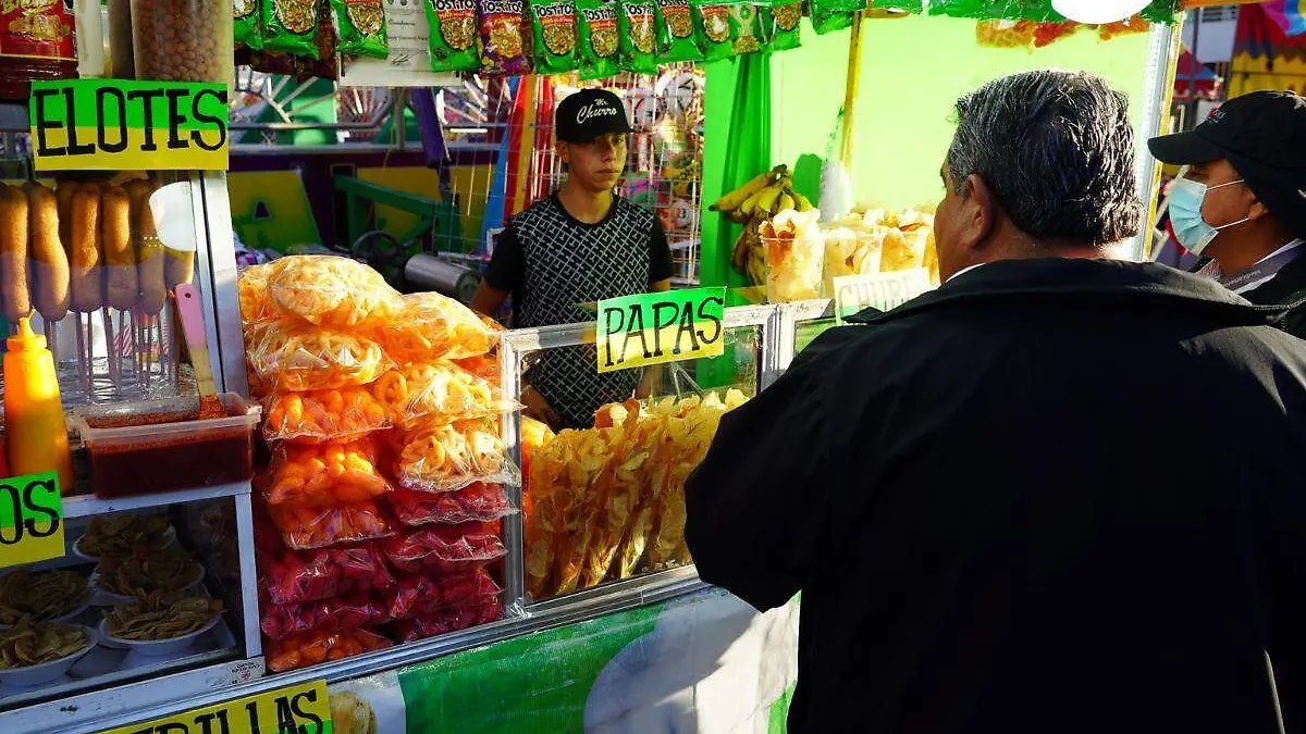 Realizan operativos de higiene en puestos de comida del Carnaval La Paz 2025