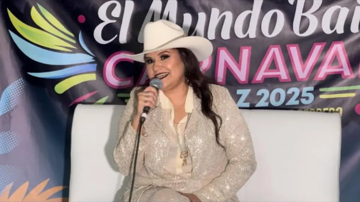 gaby romero en rueda de prensa en la paz