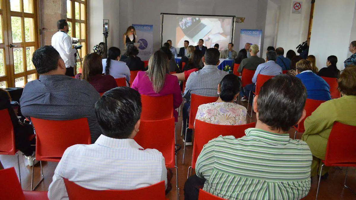 renuevan colegio de ciencias de la comunicacion