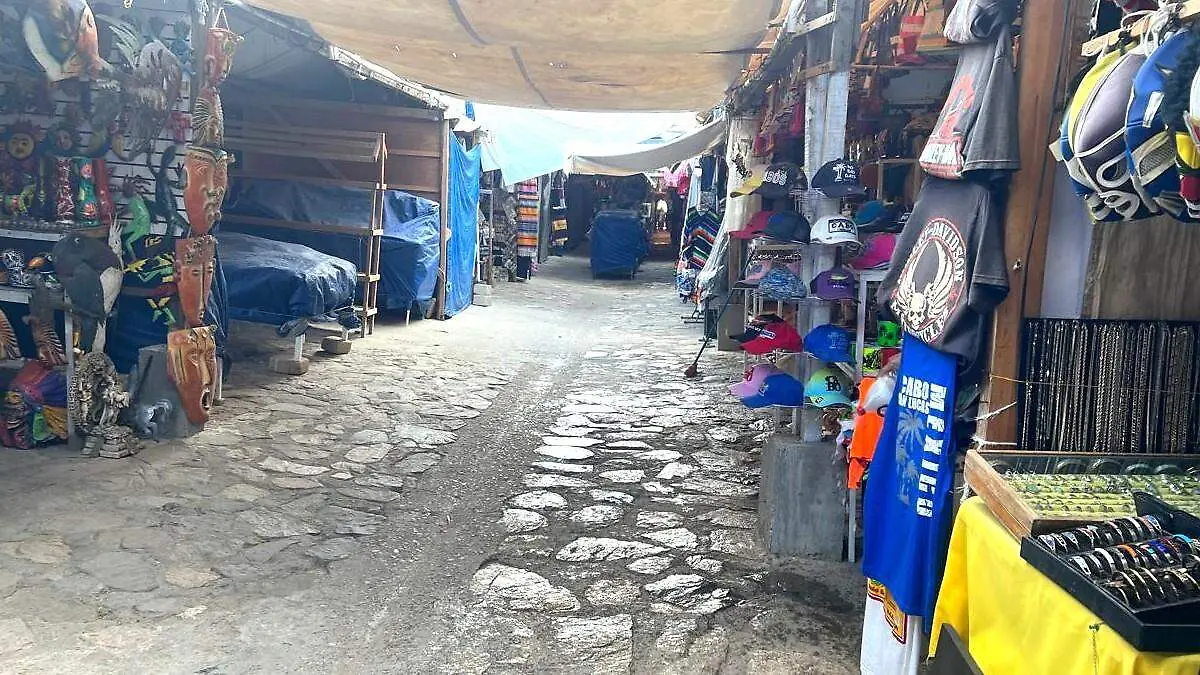 tianguis y neogocio tienen bajas ventas pagan permisos en los cabos