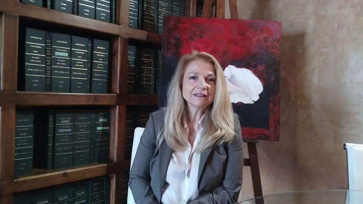 presidenta del colegio de notarios de bcs