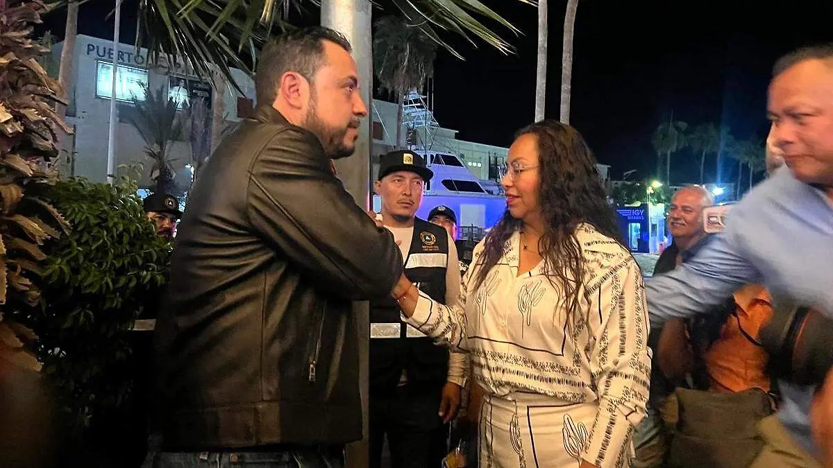 alumbrado publico en la plaza marlin