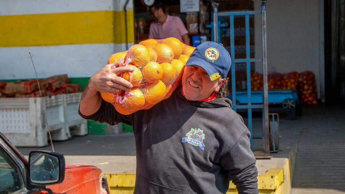 NARANJAS y frutas DEL MERCADO DE ABASTOS de la paz