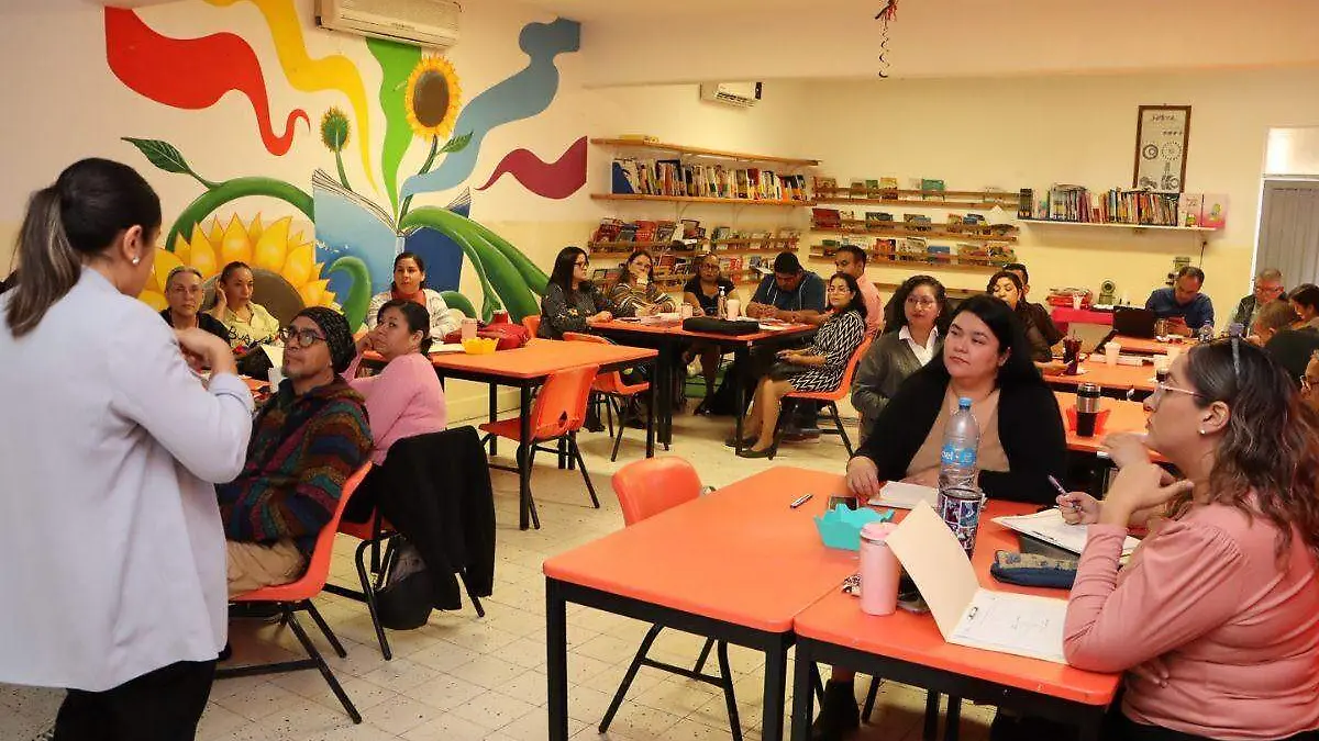 Entregan 150 plazas definitivas y temporales para docentes de primaria en Baja California Sur