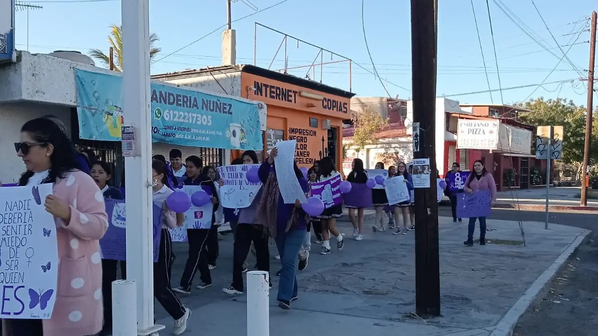 marchan estudiantes de secundaria