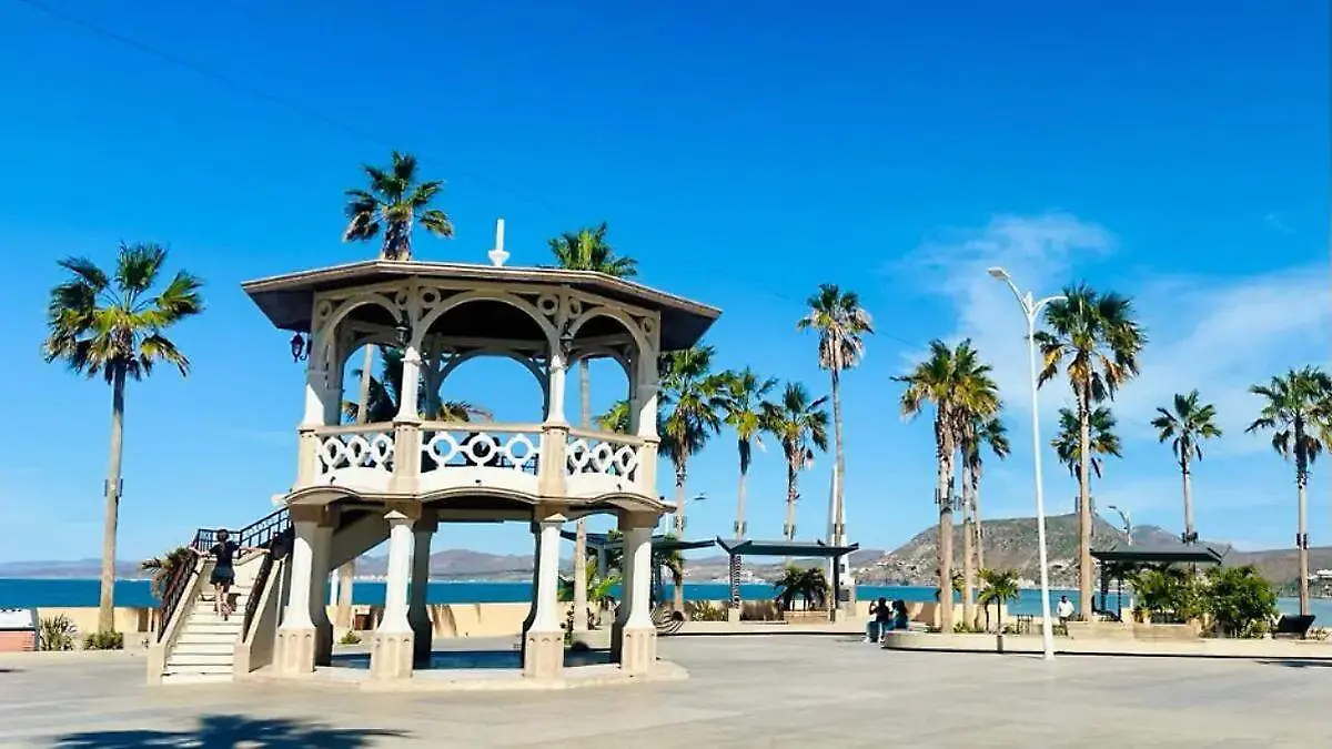 kiosco en el malecon de la paz