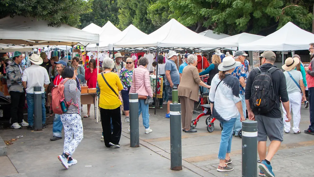 actividades culturales en la paz tianguis de artesanias y turistas
