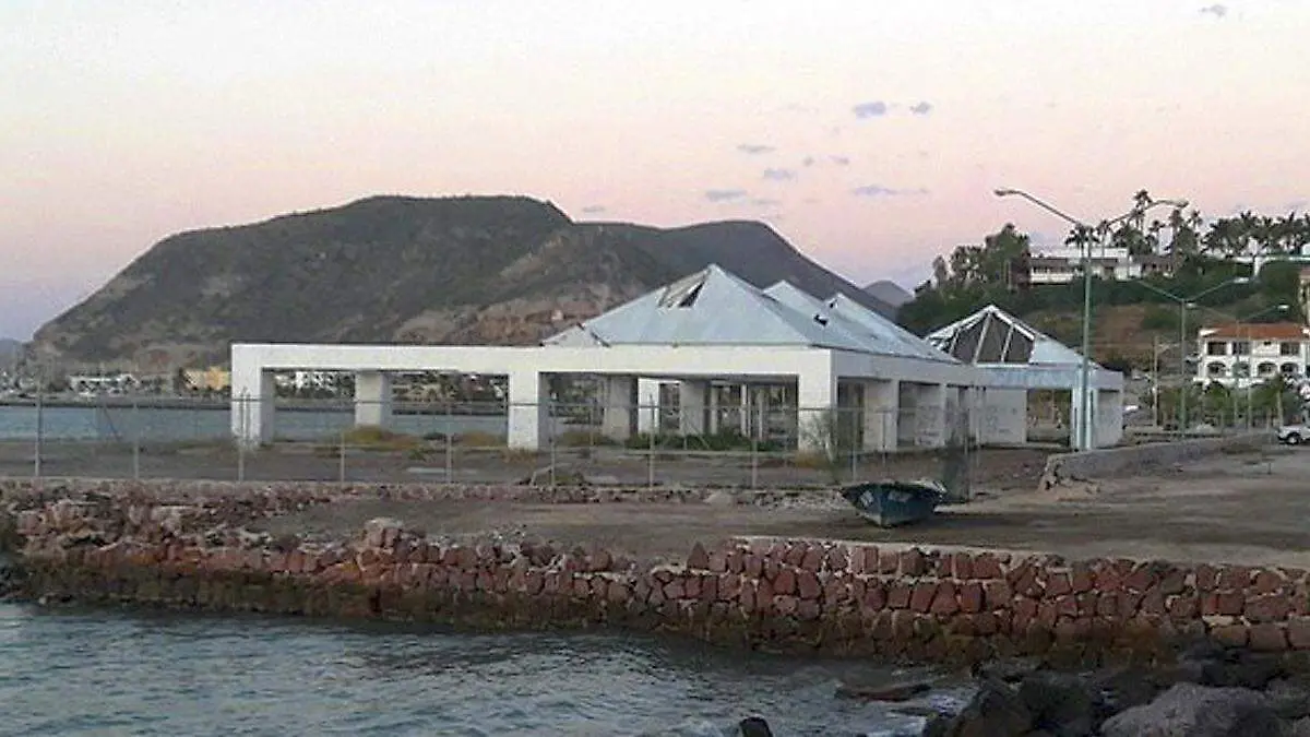 El Mercado de Pescadores de La Paz nunca funcionó y sigue en el abandono