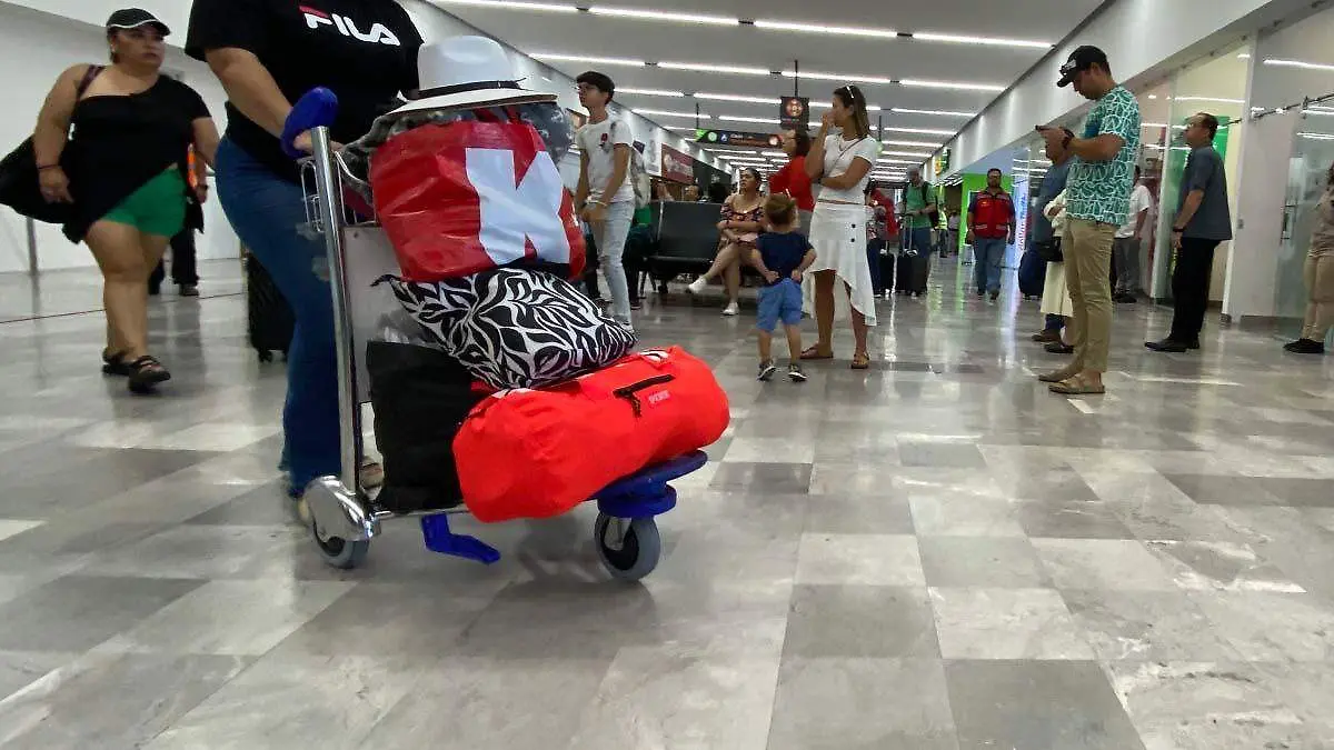 cuantas personas visitan la paz