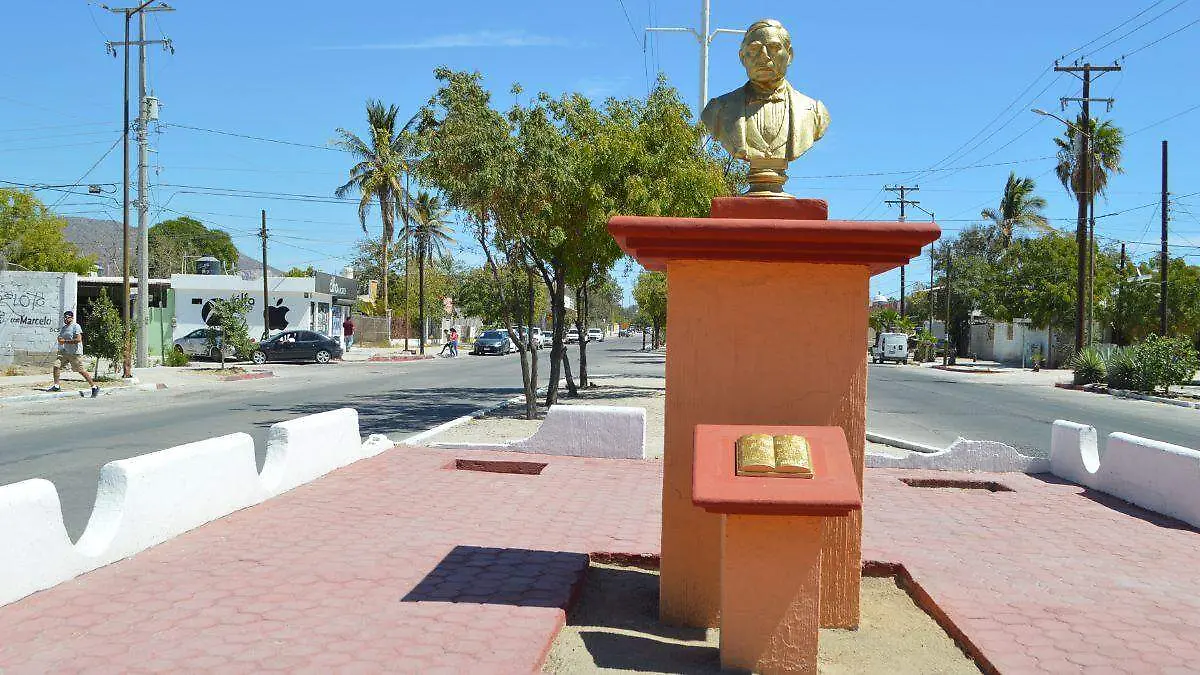 busto de benito juarez en la paz