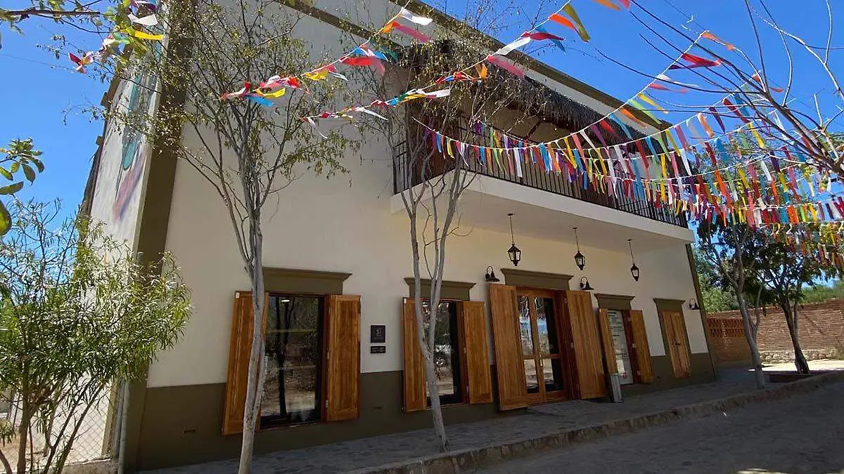 cuanto cobra el museo