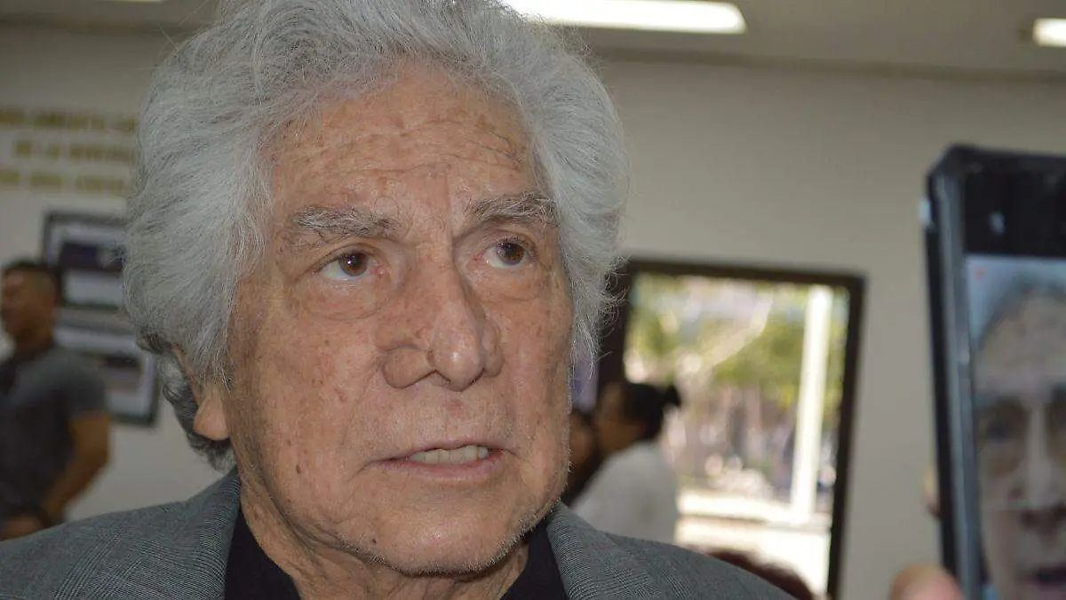 eleazar gamez rascon presenta su libro en el congreso del estado