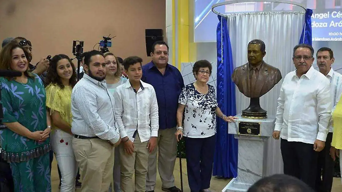 busto uabcs angel cesar