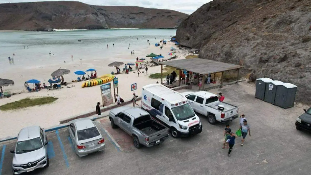 semana santa en playa balandra en la paz
