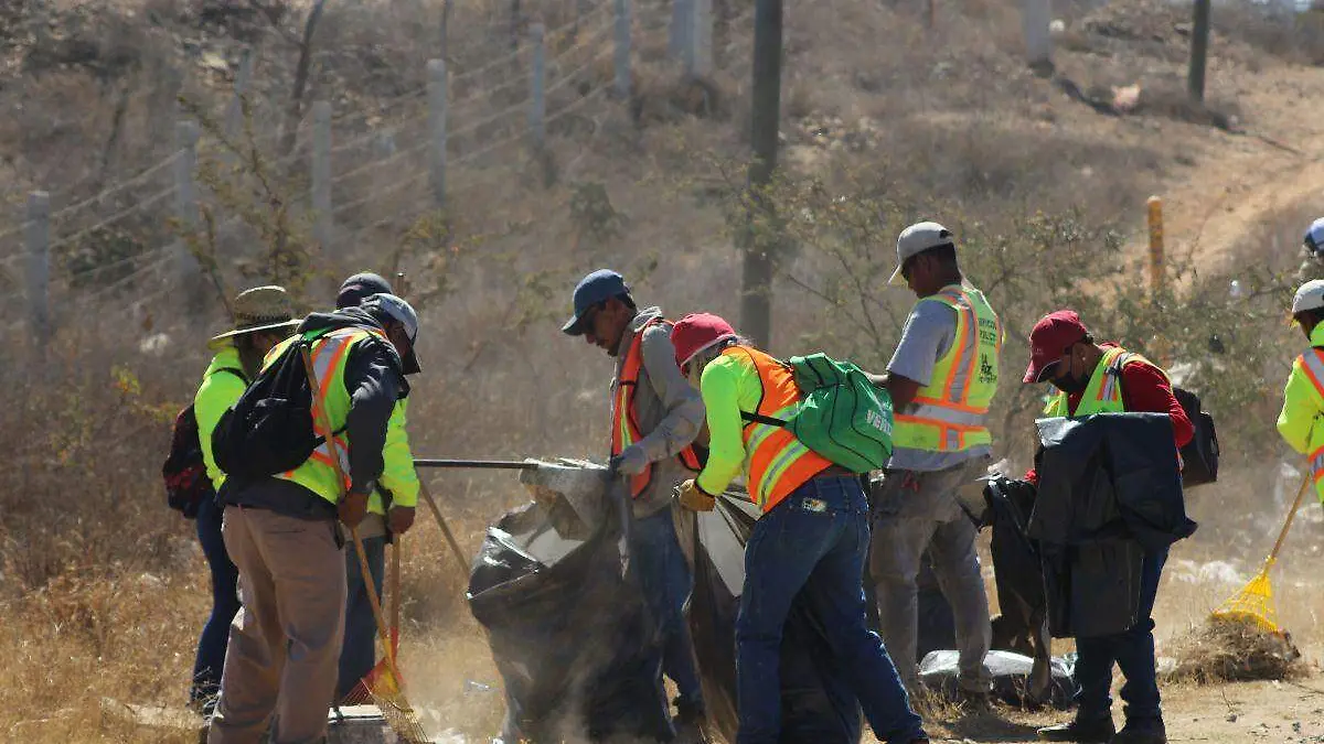 Limpian más de 9 kilómetros de carreteras en La Paz y El Pescadero