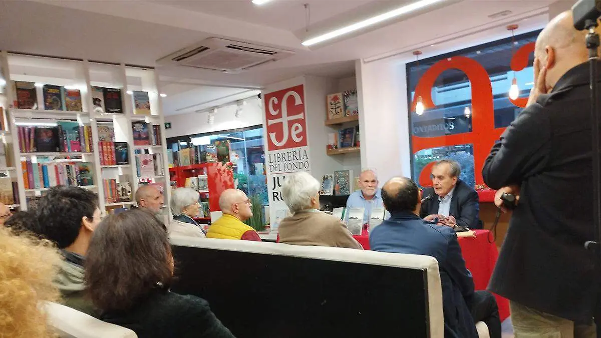 con que compania editorial trabaja eduardo rojas