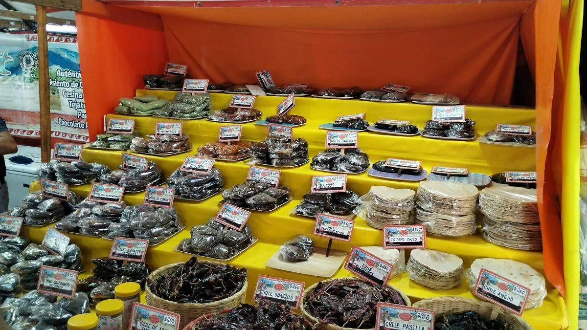 moles quesos y chiles oaxaquenos en la paz