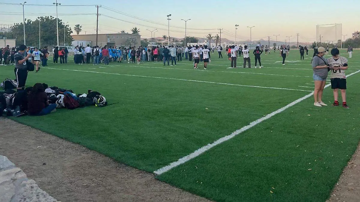 donde se encuentra ubicada la cancha de fútbol americano que fue inaugurada