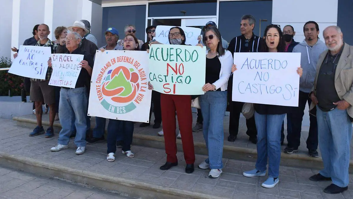 protesta frente ciudadano audiencia ruben