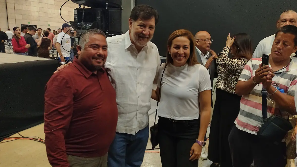 Durante su visita a La Paz Noroña se reunió con representantes locales