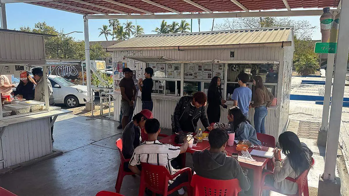 es barato comer en la uabcs en puestos de comida
