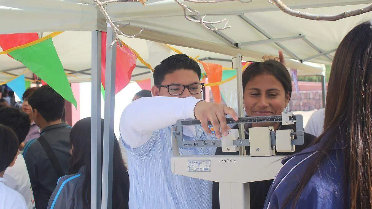 feria de la salud entrega de lentes en la unipaz