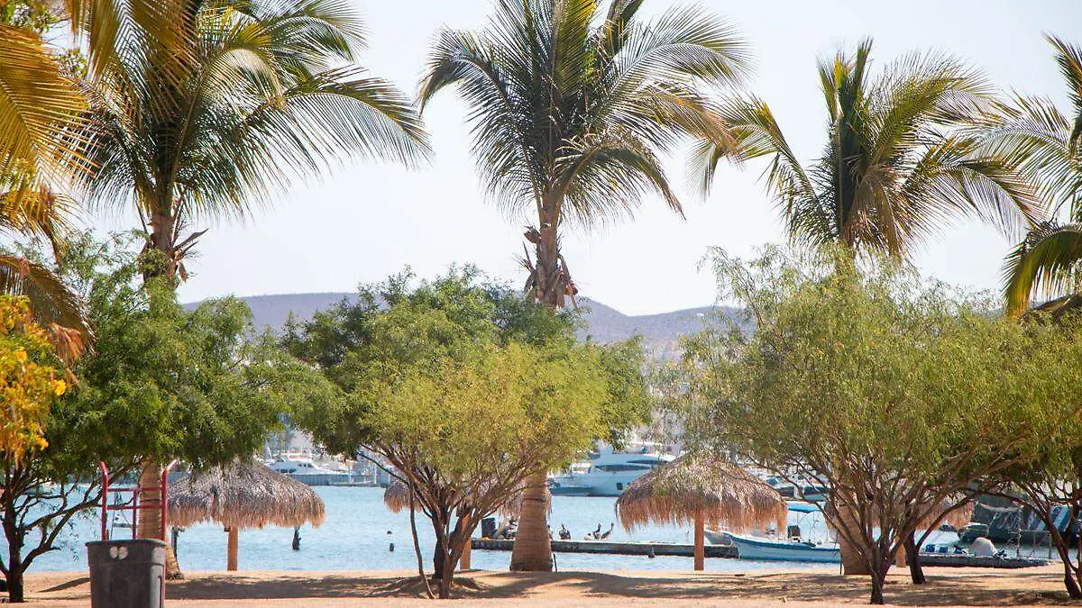 playa barco hundido en la paz