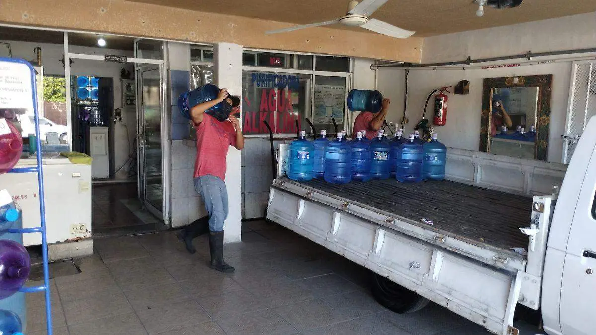 cristian es una persona sorda que trabaja en la paz