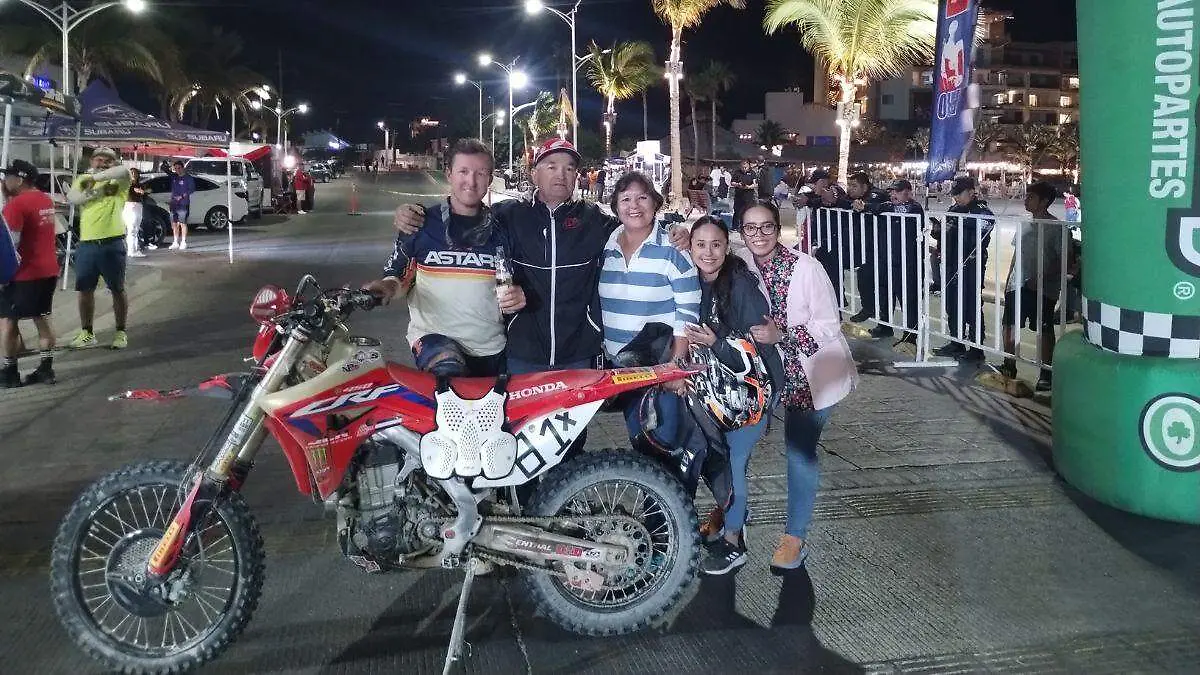 ramon davila uno de los primeros en llegar a la meta de la loreto 500