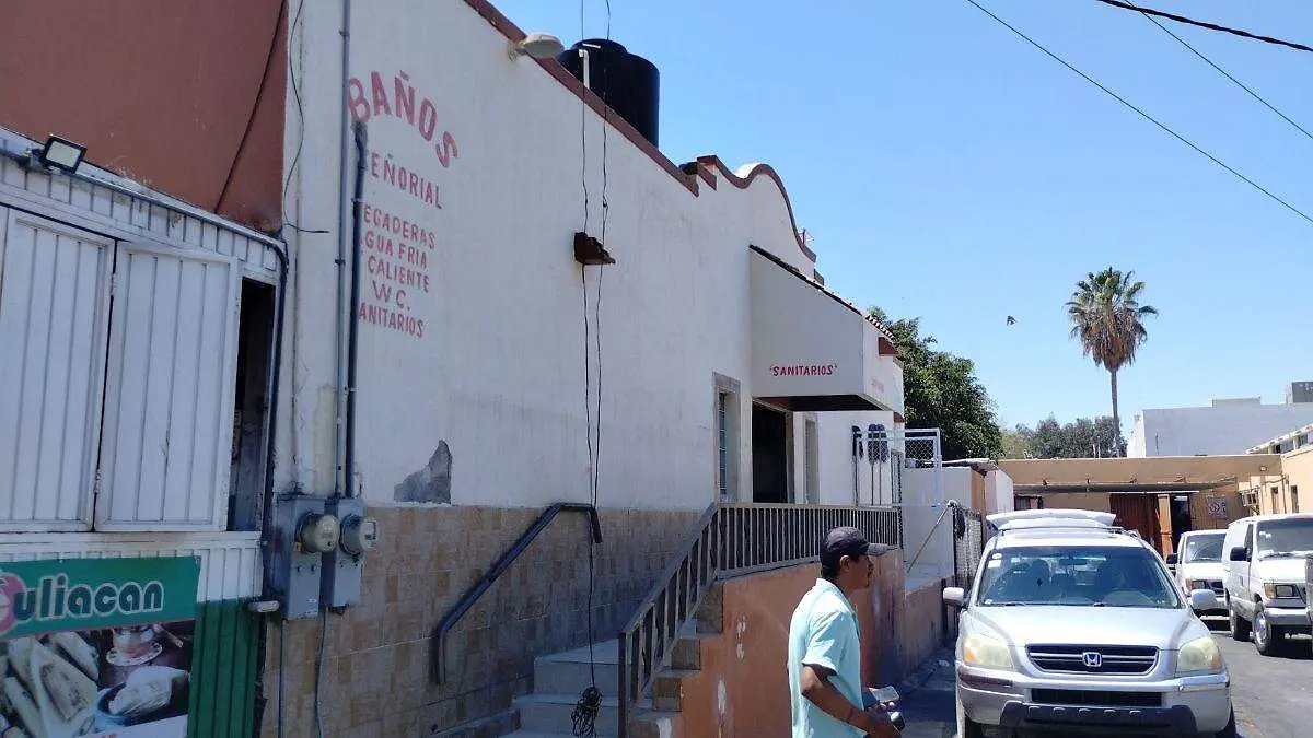 Baños públicos con regadera en La Paz