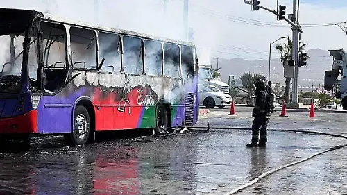 autobus incendiado Los Cabos
