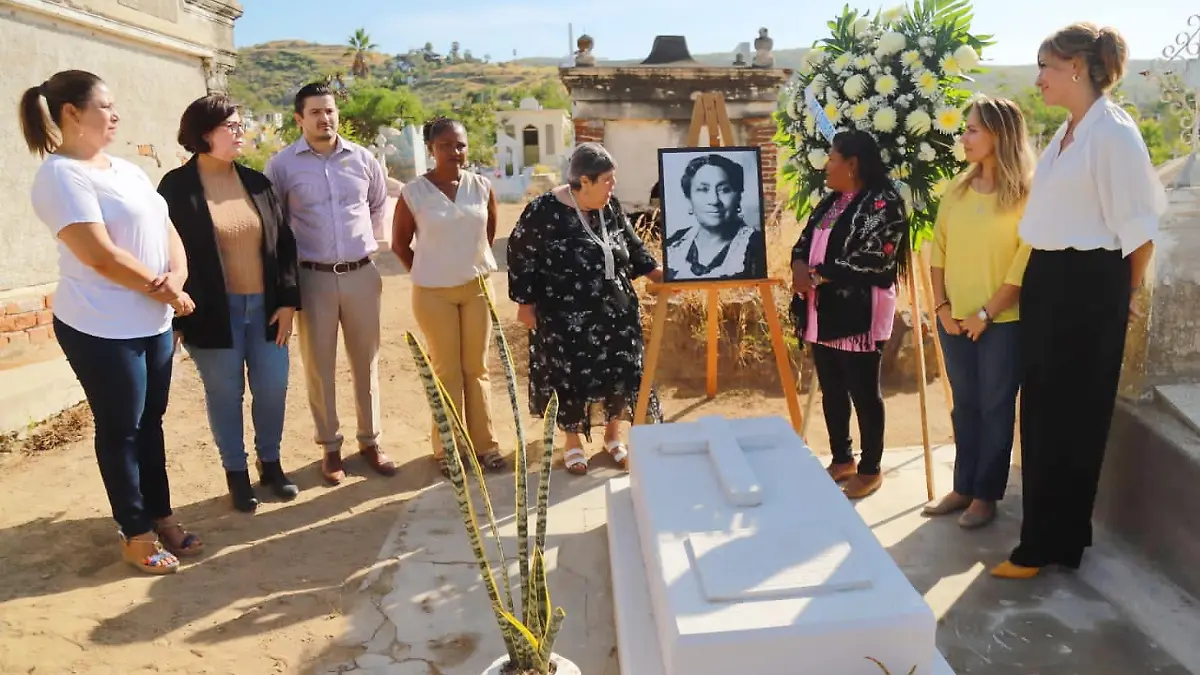 tumba de dionisia villarino en todos santos