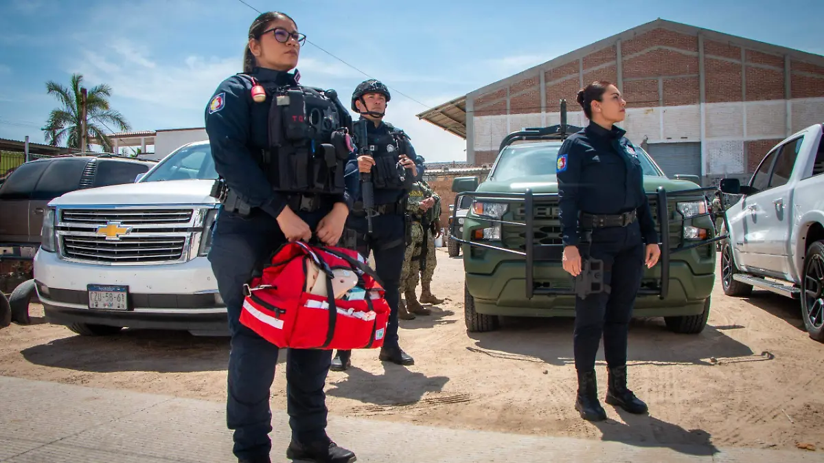 Elementos de emergencias listos para simulacro